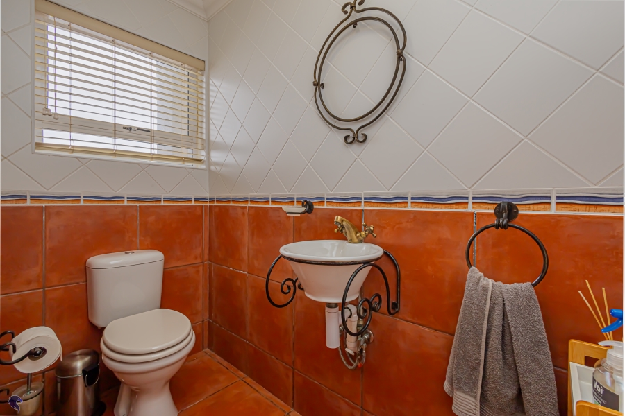 5 Bedroom Property for Sale in Waterfront Western Cape